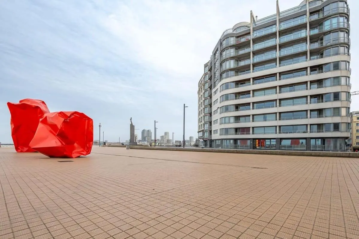 Marvelous Apartment With A Stunning View And Garage オステンド
