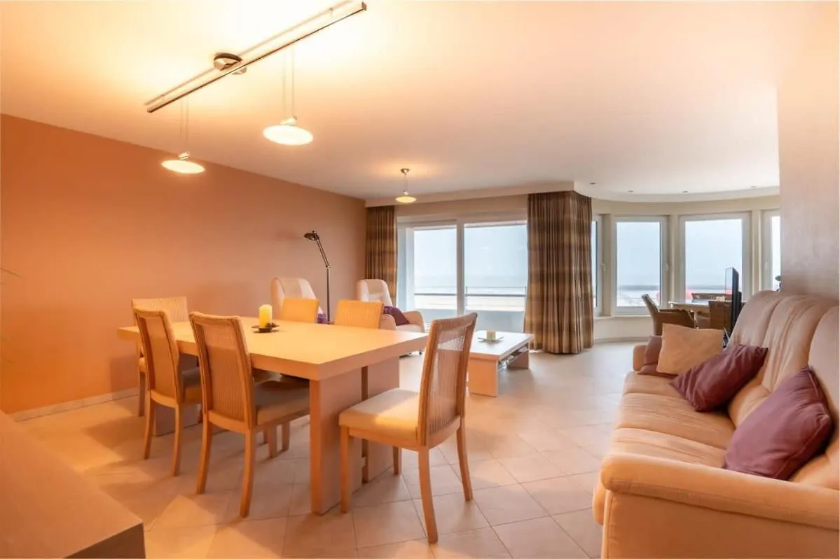 Marvelous Apartment With A Stunning View And Garage オステンド