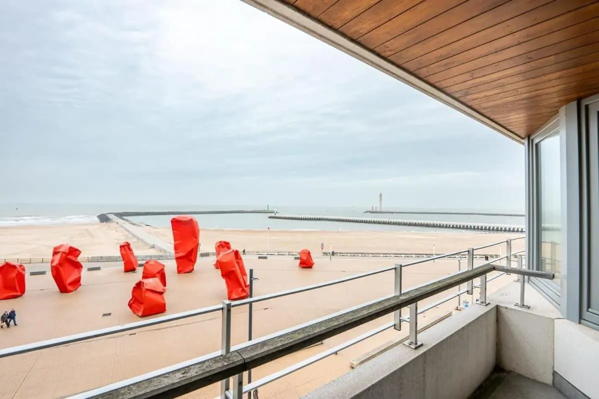 Marvelous Apartment With A Stunning View And Garage オステンド