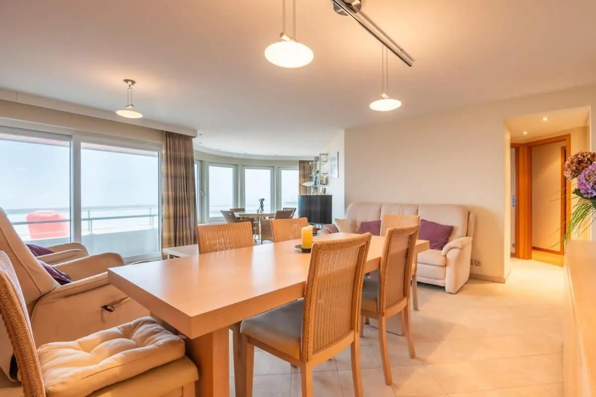 Marvelous Apartment With A Stunning View And Garage オステンド