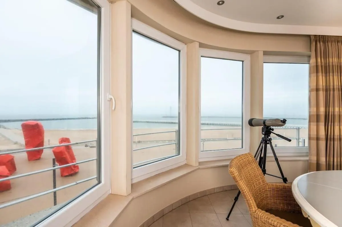 Marvelous Apartment With A Stunning View And Garage オステンド